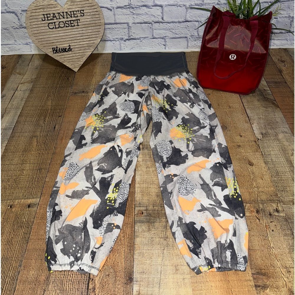 Lululemon Om Pant
Mini Art Pop White Multi / Slate